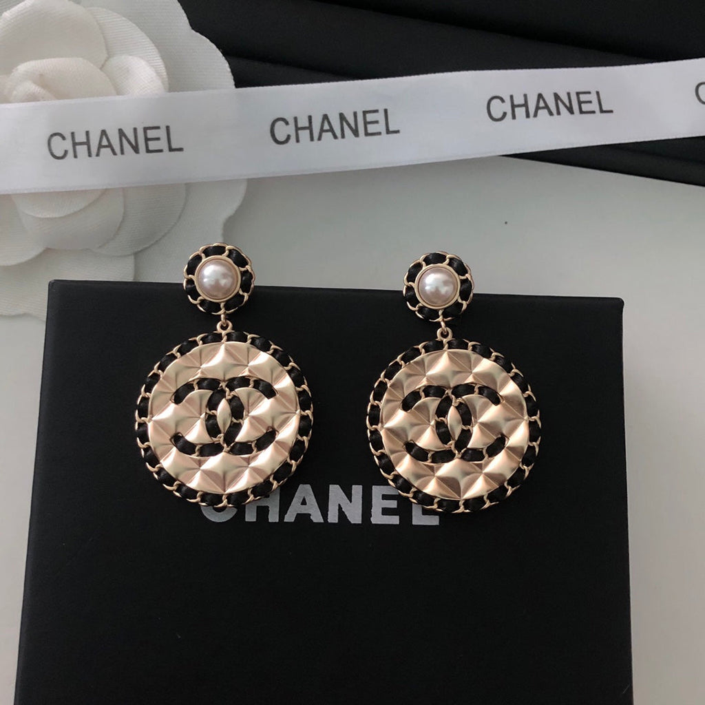 Chanel Leather Round Earrings - 18K Yellow Gold