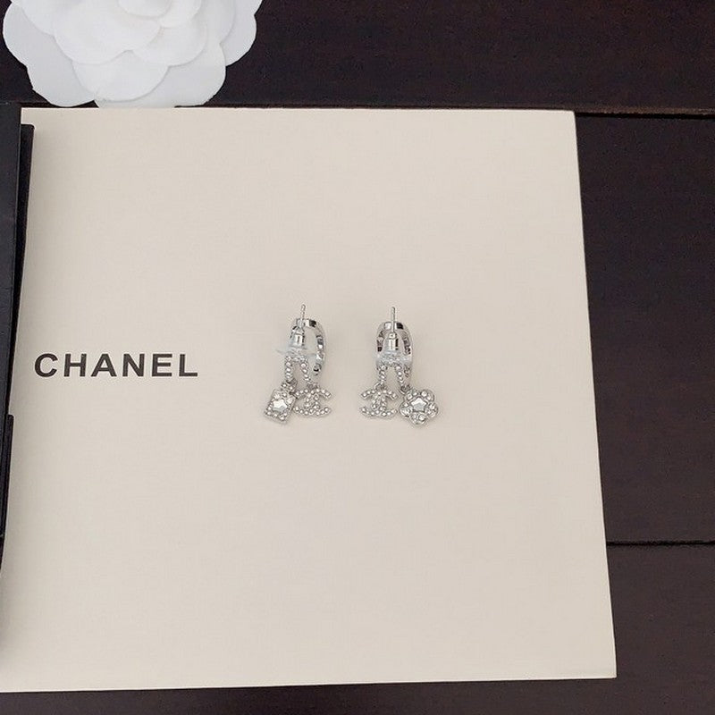 Chanel Flower Diamond Earrings - 18K White Gold