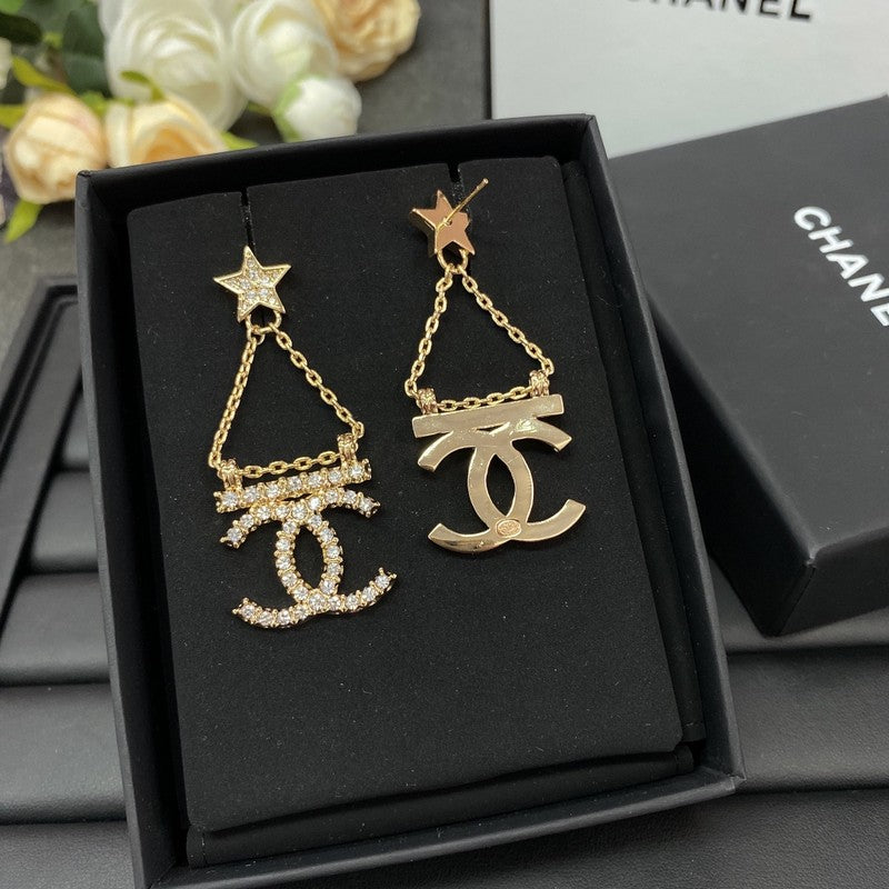 Chanel Star Earrings - 18K Yellow Gold