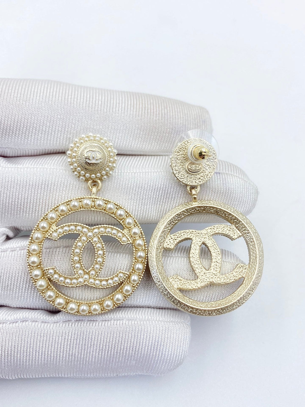 Chanel Pearl Earrings - 18K Yellow Gold