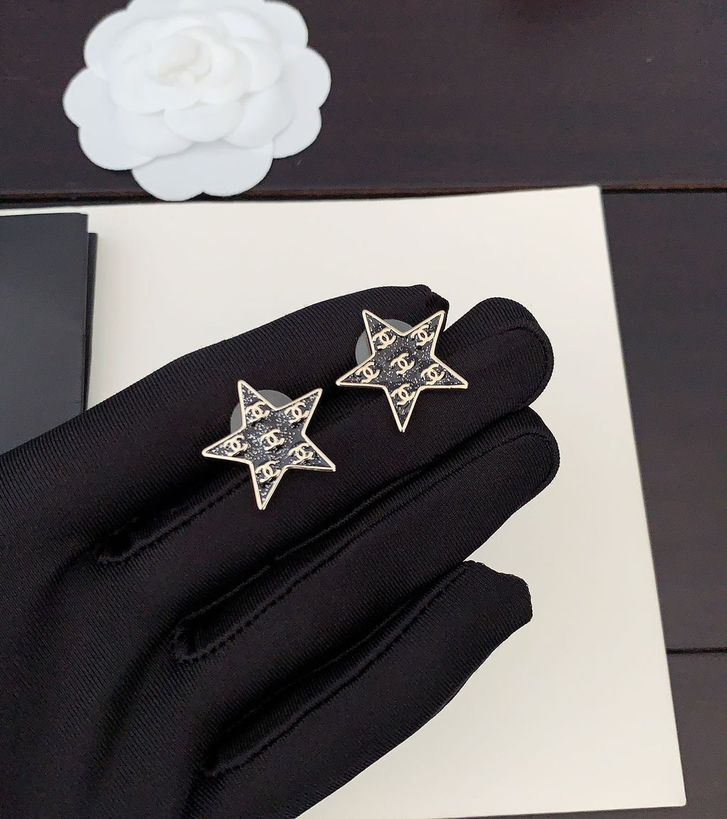 Chanel Star Earrings - 18K Yellow Gold