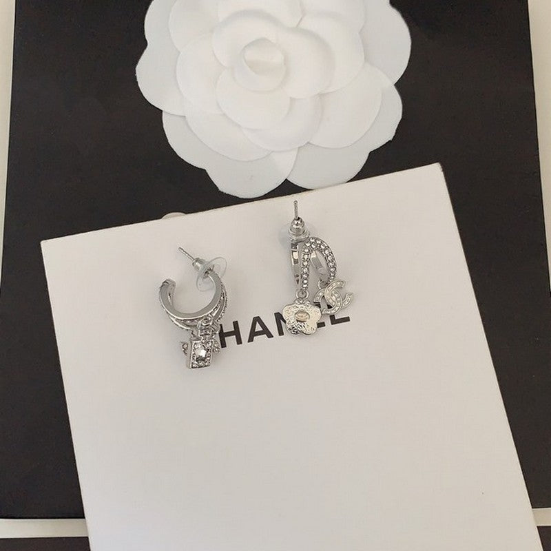 Chanel Flower Diamond Earrings - 18K White Gold