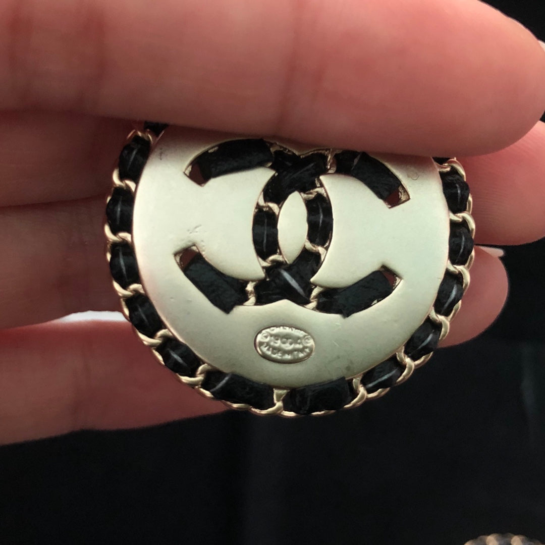 Chanel Leather Round Earrings - 18K Yellow Gold