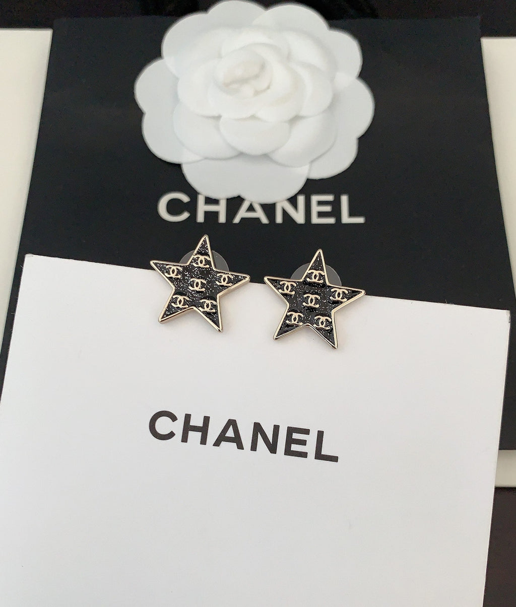Chanel Star Earrings - 18K Yellow Gold
