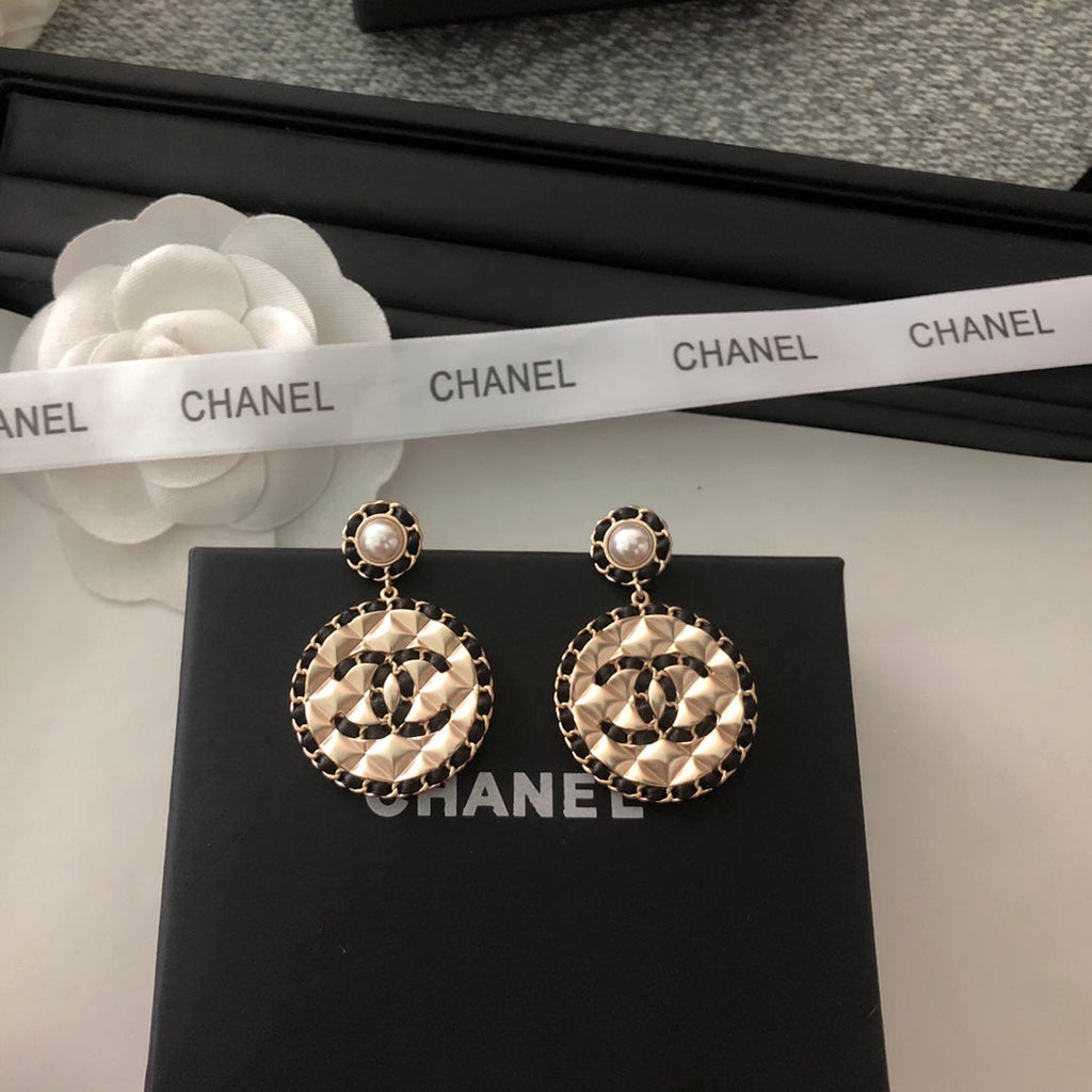 Chanel Leather Round Earrings - 18K Yellow Gold
