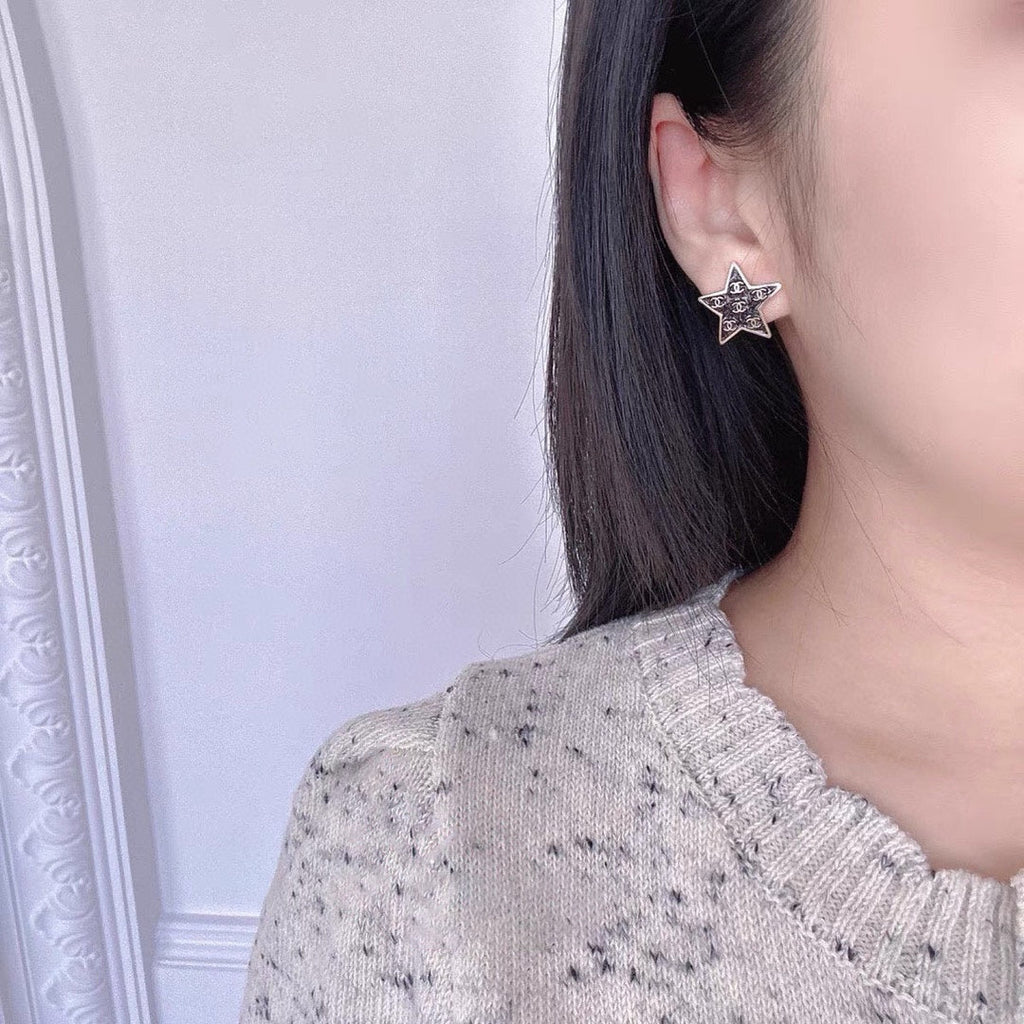 Chanel Star Earrings - 18K Yellow Gold