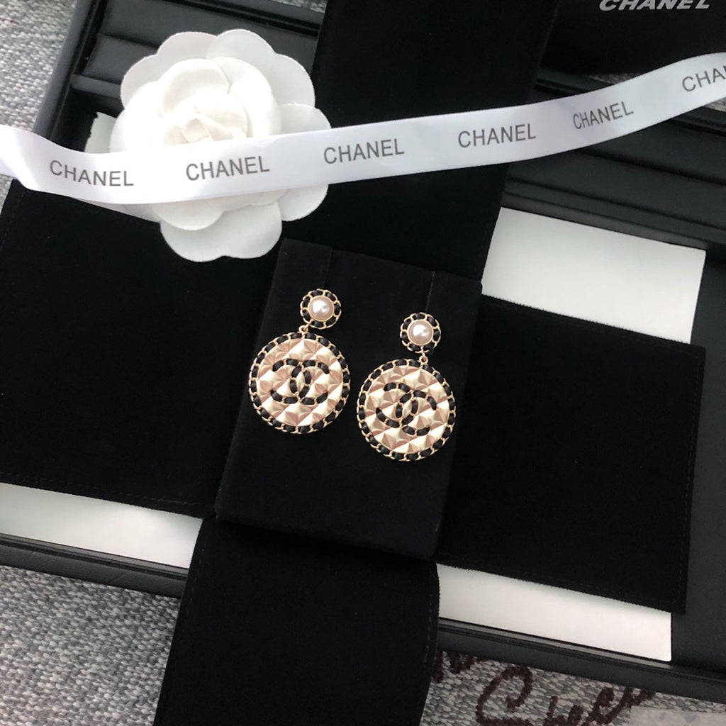 Chanel Leather Round Earrings - 18K Yellow Gold