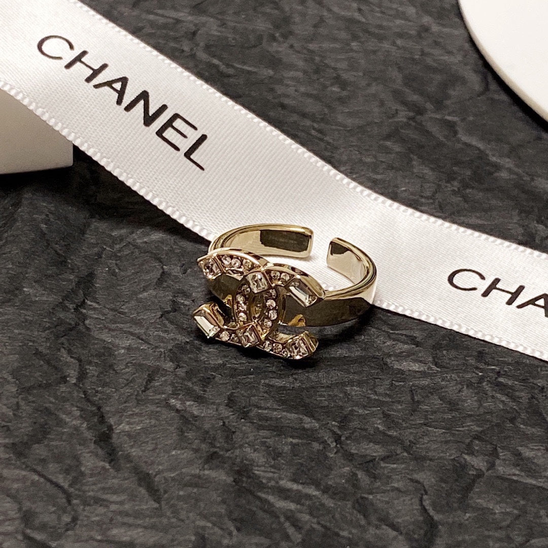 Chanel Crystal Ring - 18K Yellow Gold